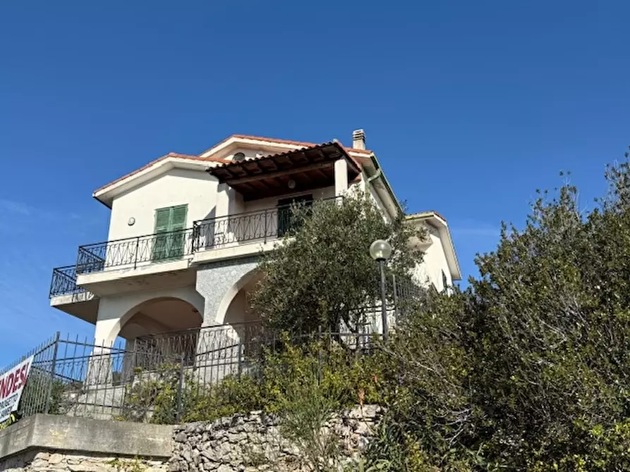 Immagine 20 di Villa in vendita  a Pietra Ligure
