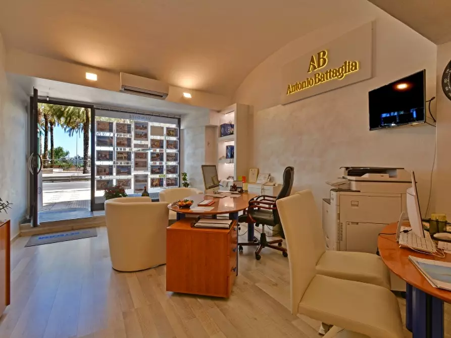 Immagine 23 di Villa in vendita  a Pietra Ligure