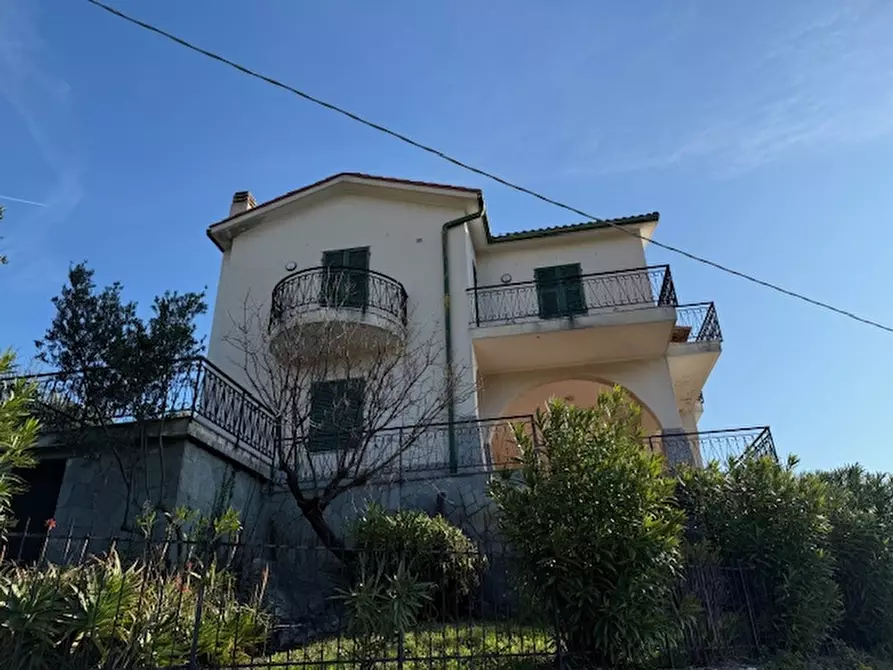 Immagine 5 di Villa in vendita  a Pietra Ligure