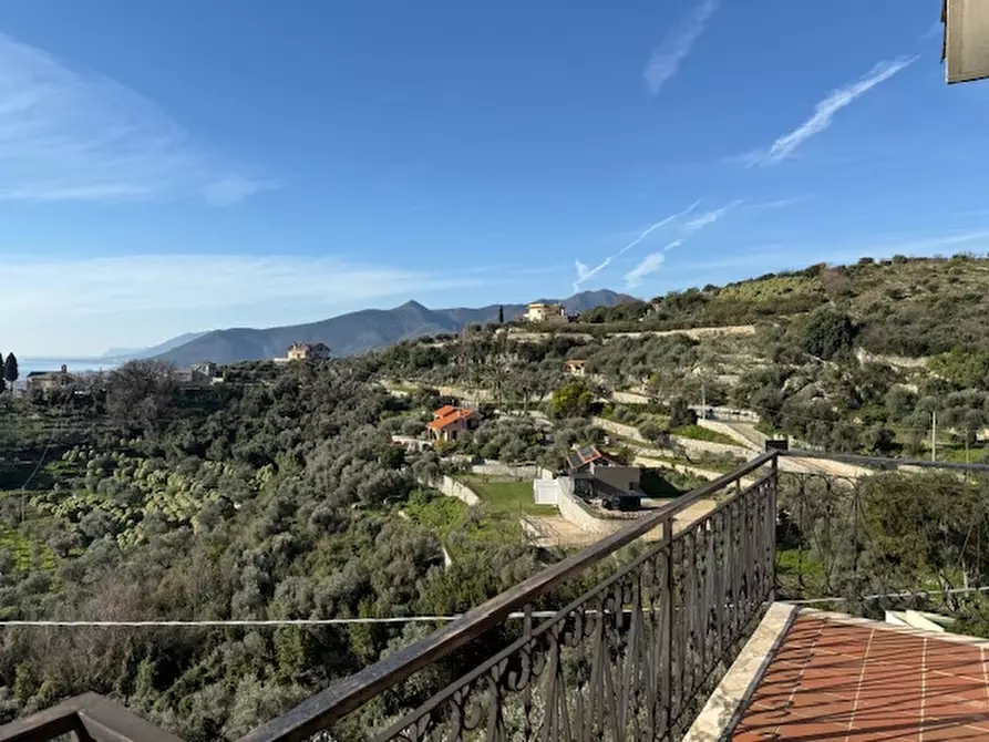 Immagine 10 di Villa in vendita  a Pietra Ligure
