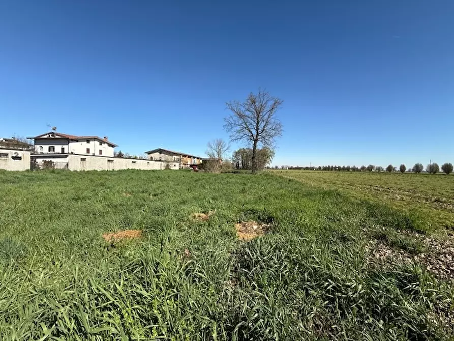 Immagine 1 di Terreno residenziale in vendita  a San Fiorano