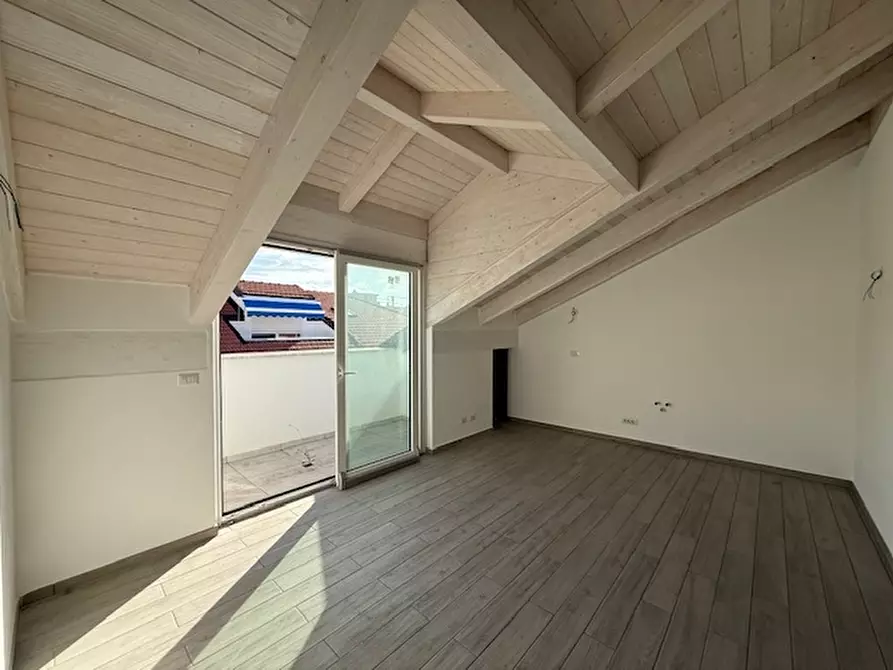 Immagine 2 di Appartamento in vendita  a Loano