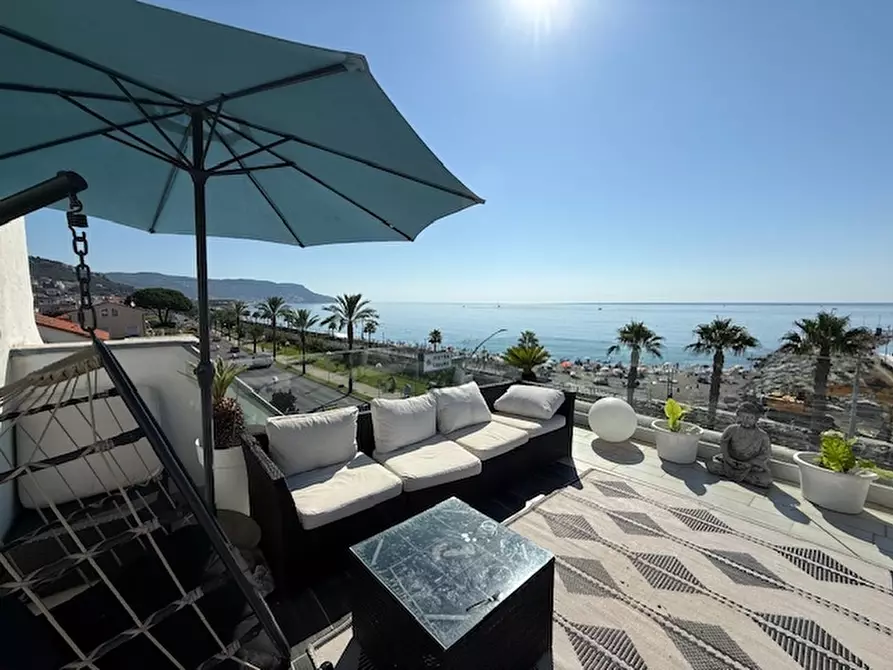 Immagine 3 di Appartamento in vendita  a Loano