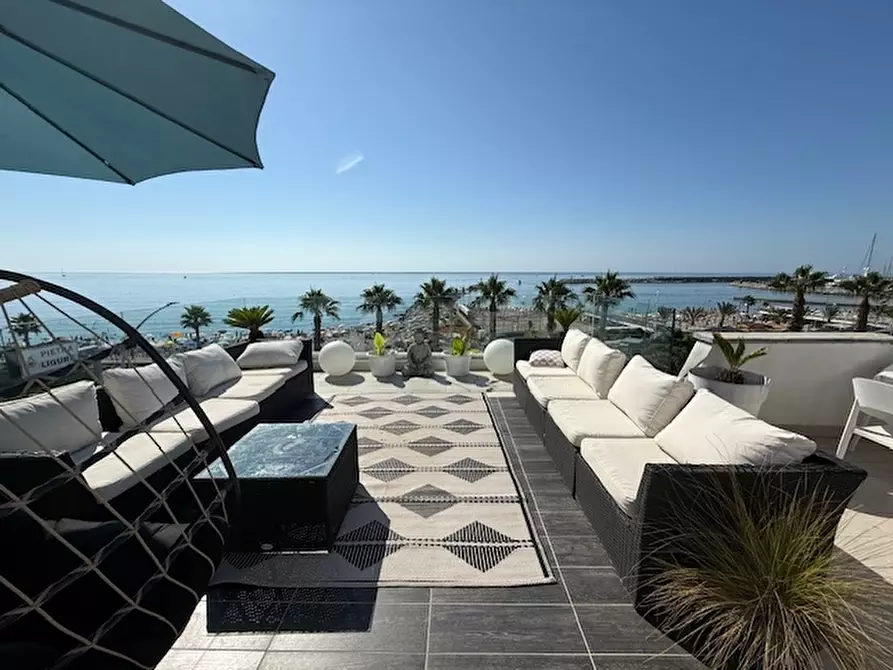 Immagine 1 di Appartamento in vendita  a Loano