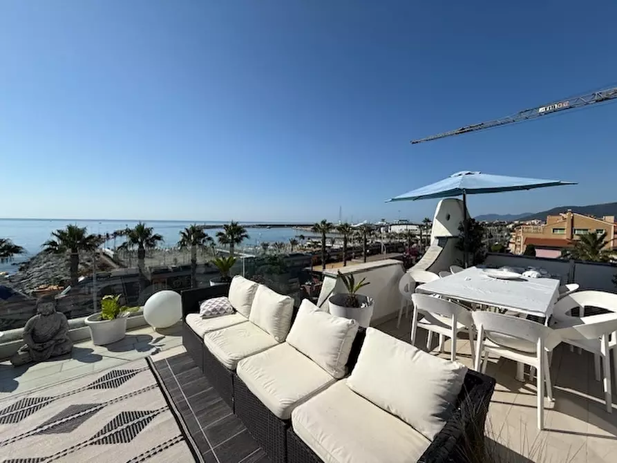 Immagine 25 di Appartamento in vendita  a Loano