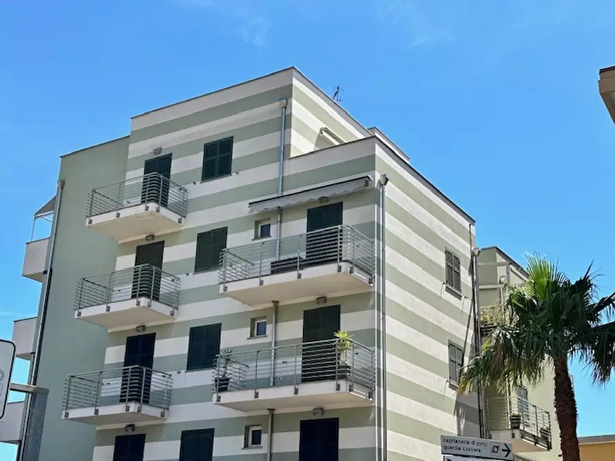 Immagine 1 di Immobile di prestigio in vendita  a Loano