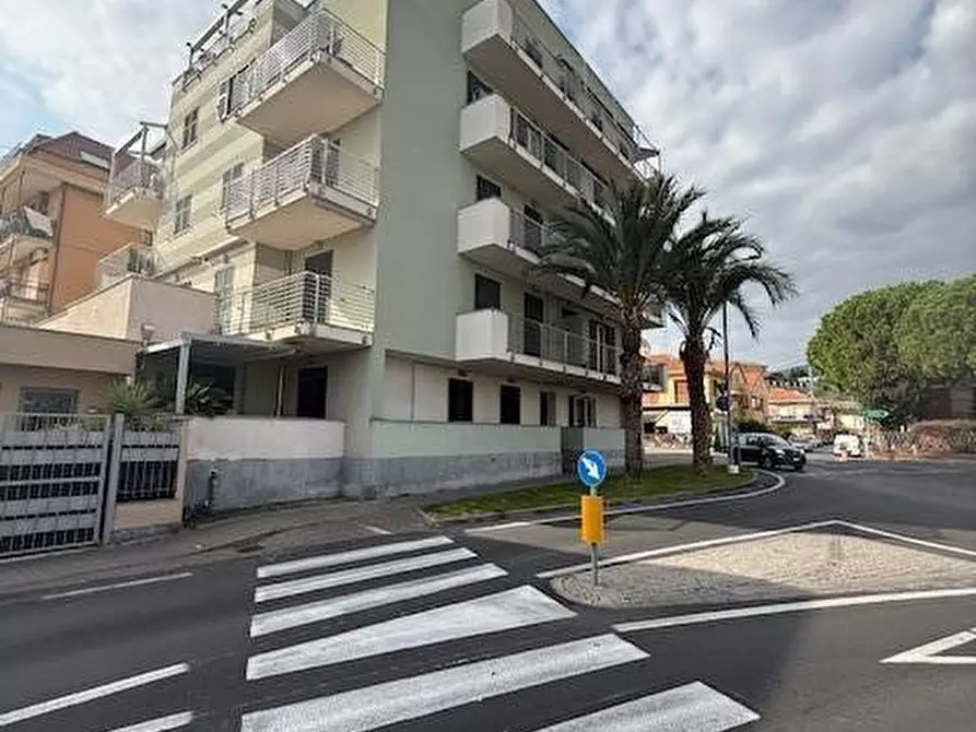 Immagine 2 di Immobile di prestigio in vendita  a Loano