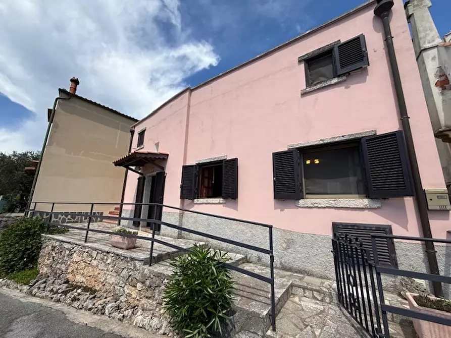 Immagine 27 di Villa in vendita  a Finale Ligure