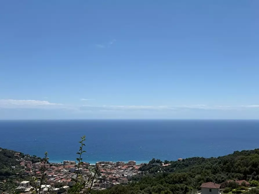 Immagine 1 di Villa in vendita  a Finale Ligure