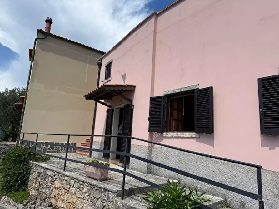 Immagine 28 di Villa in vendita  a Finale Ligure