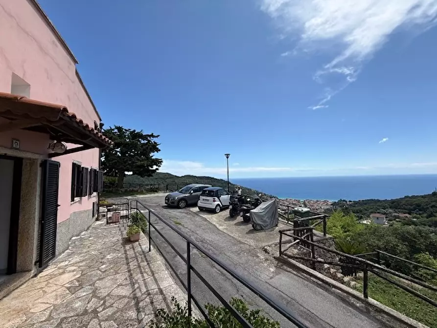 Immagine 39 di Villa in vendita  a Finale Ligure
