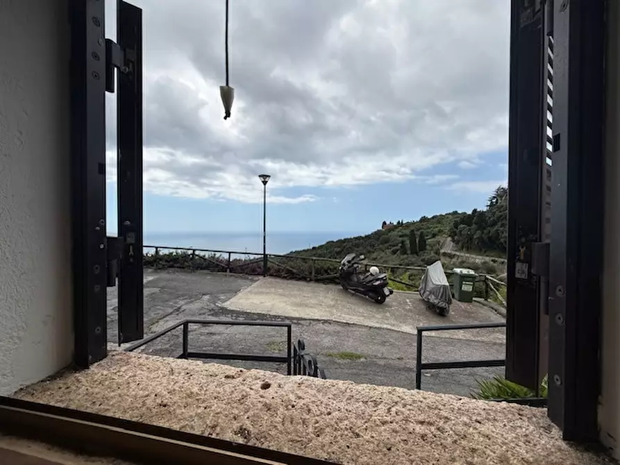 Immagine 3 di Villa in vendita  a Finale Ligure