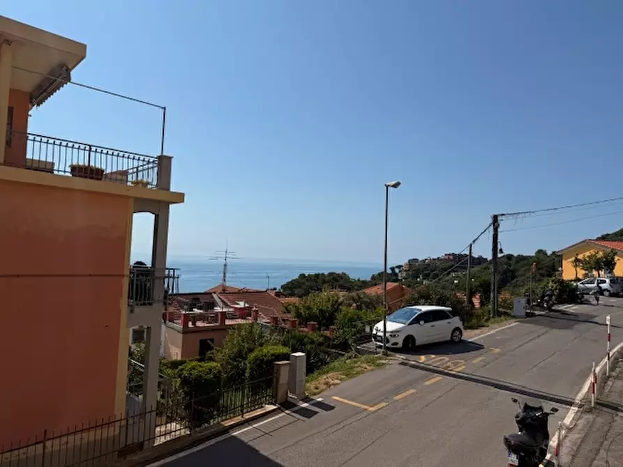 Immagine 5 di Appartamento in vendita  a Bergeggi