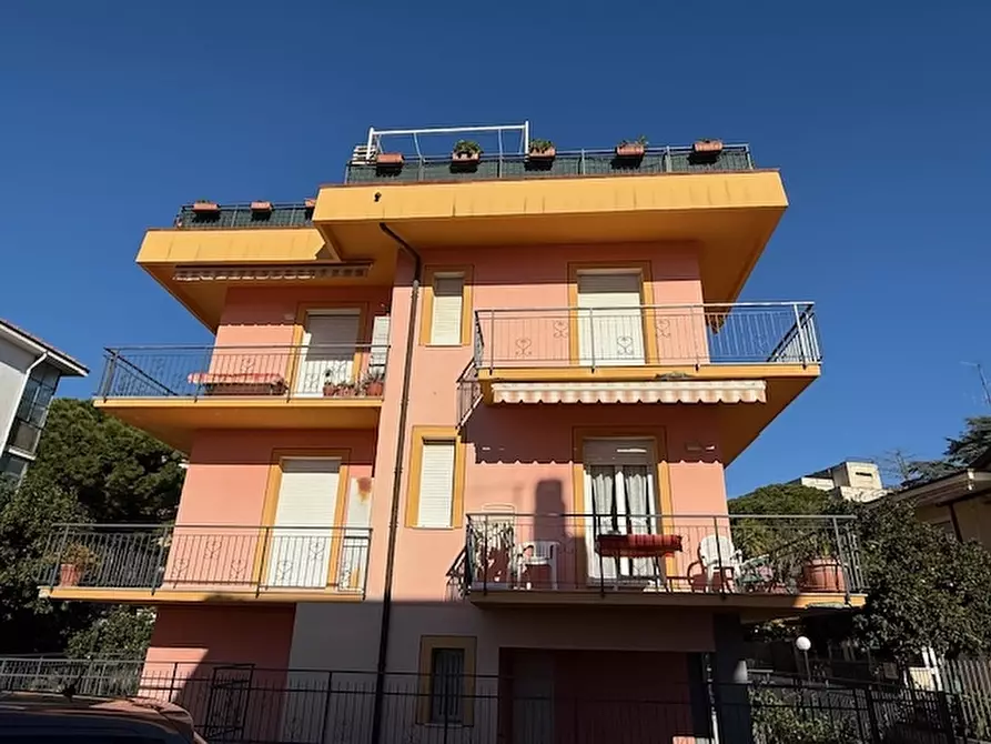 Immagine 3 di Appartamento in vendita  a Pietra Ligure
