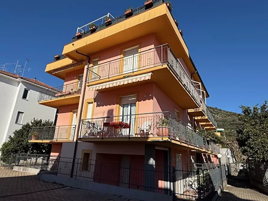 Immagine 4 di Appartamento in vendita  a Pietra Ligure