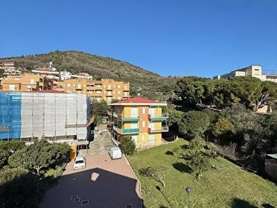 Immagine 31 di Appartamento in vendita  a Pietra Ligure