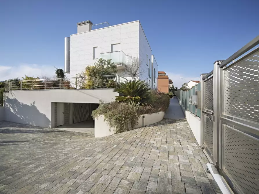 Immagine 9 di Appartamento in vendita  a Loano