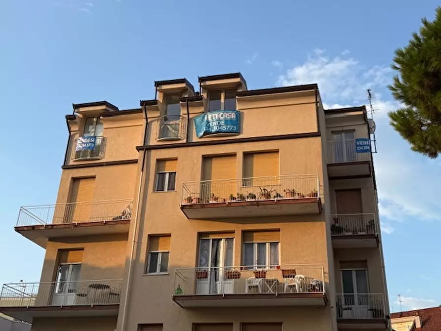 Immagine 13 di Appartamento in vendita  a Loano