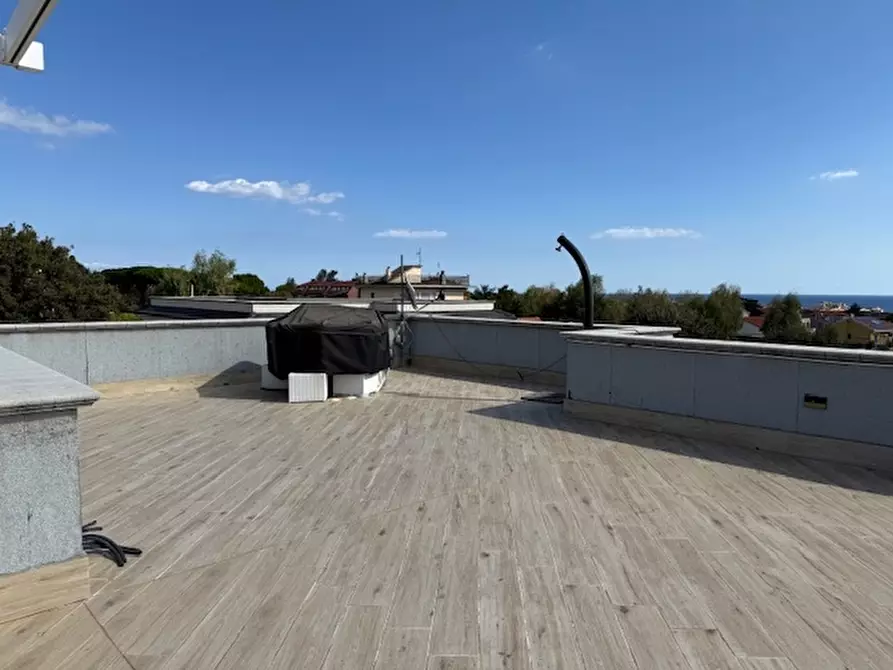 Immagine 11 di Appartamento in vendita  a Loano