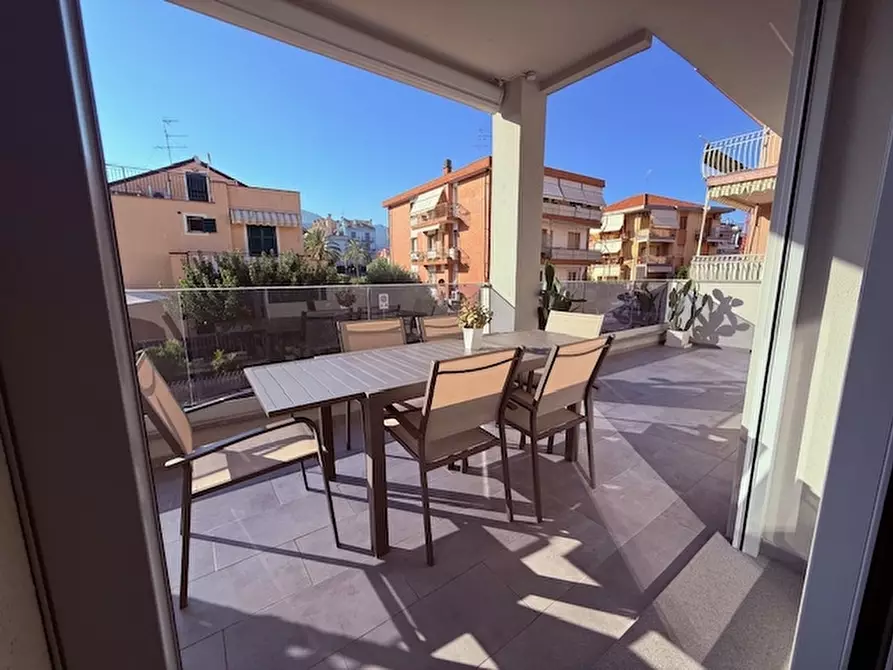 Immagine 11 di Appartamento in vendita  a Loano