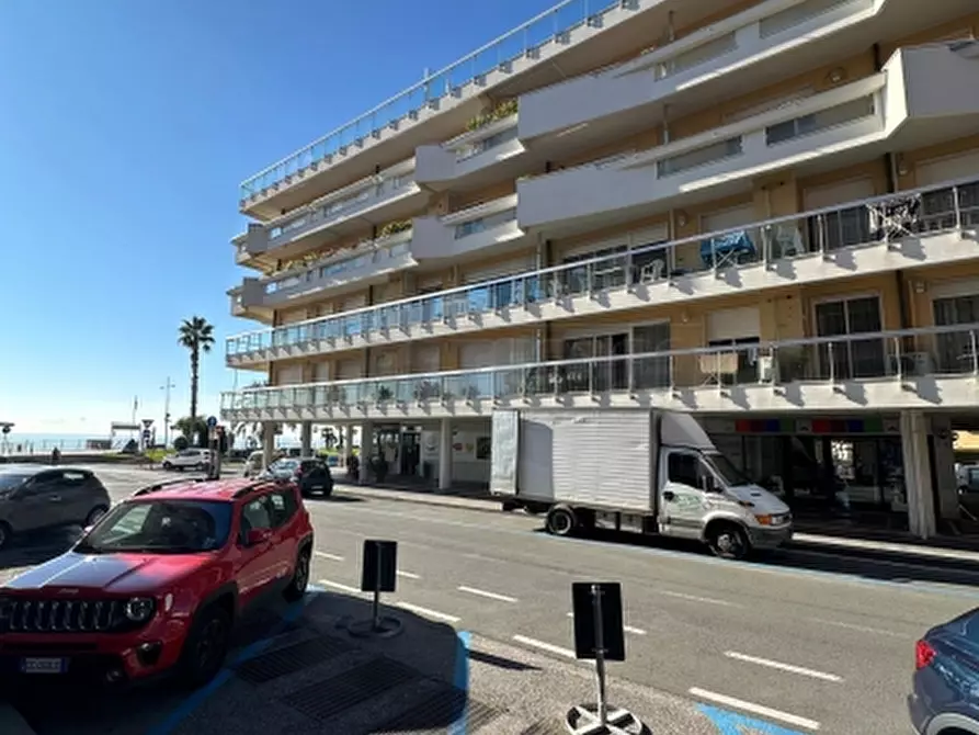 Immagine 10 di Appartamento in vendita  a Loano