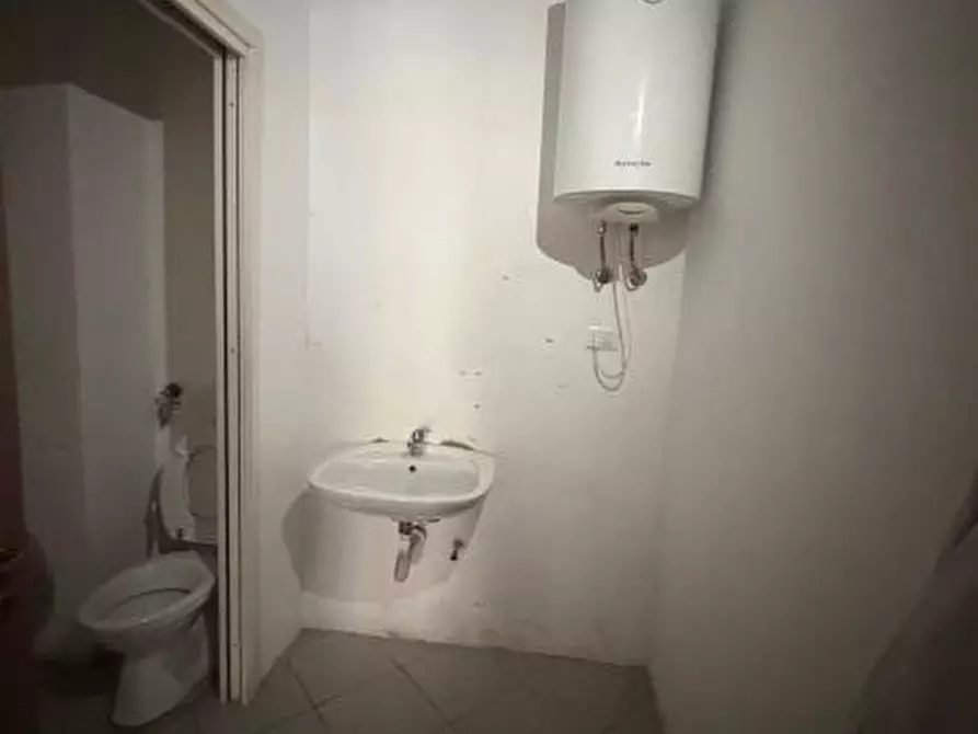 Immagine 12 di Locale commerciale in vendita  in PIAZZA GIUSEPPE NOVELLO 8 a Codogno