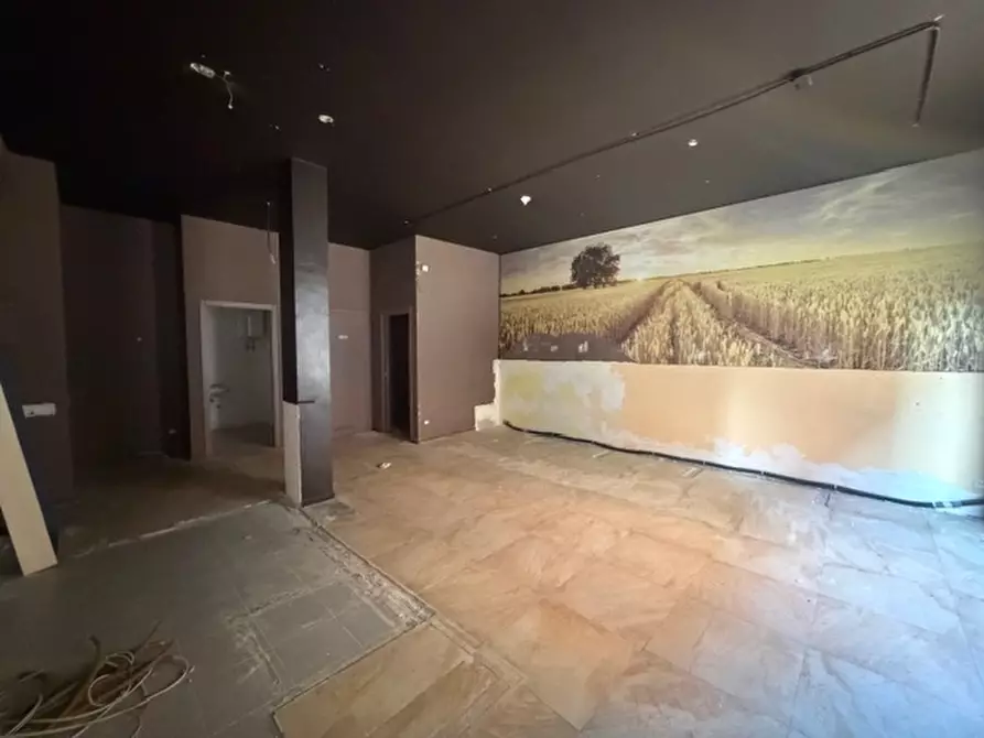 Immagine 10 di Locale commerciale in vendita  in PIAZZA GIUSEPPE NOVELLO 8 a Codogno