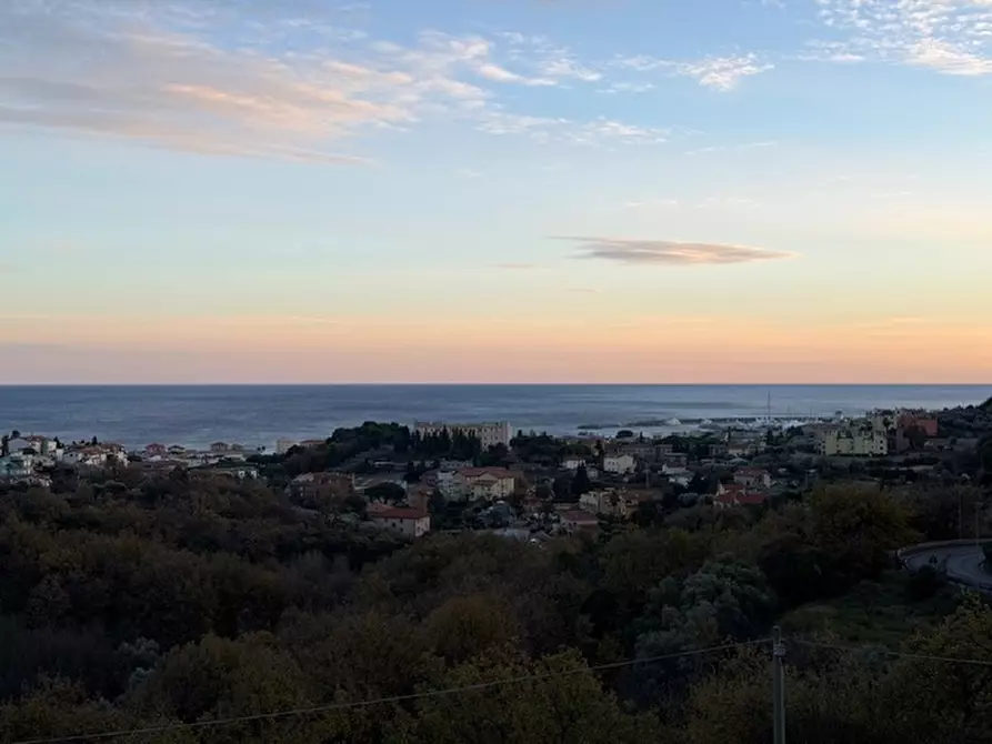 Immagine 18 di Villa in vendita  a Pietra Ligure