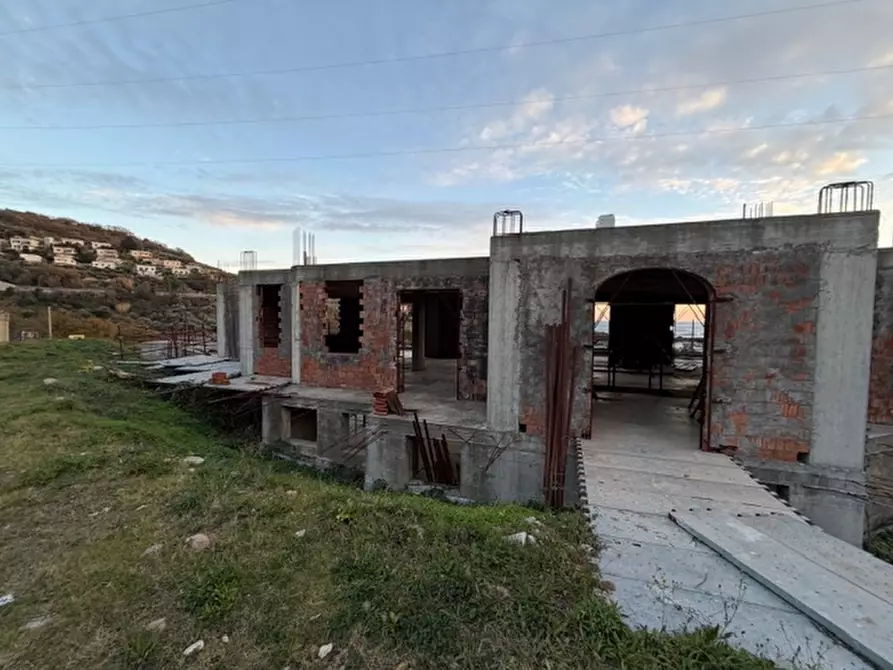 Immagine 23 di Villa in vendita  a Pietra Ligure