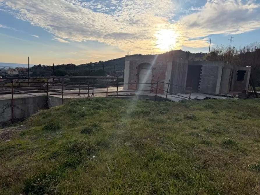 Immagine 8 di Villa in vendita  a Pietra Ligure