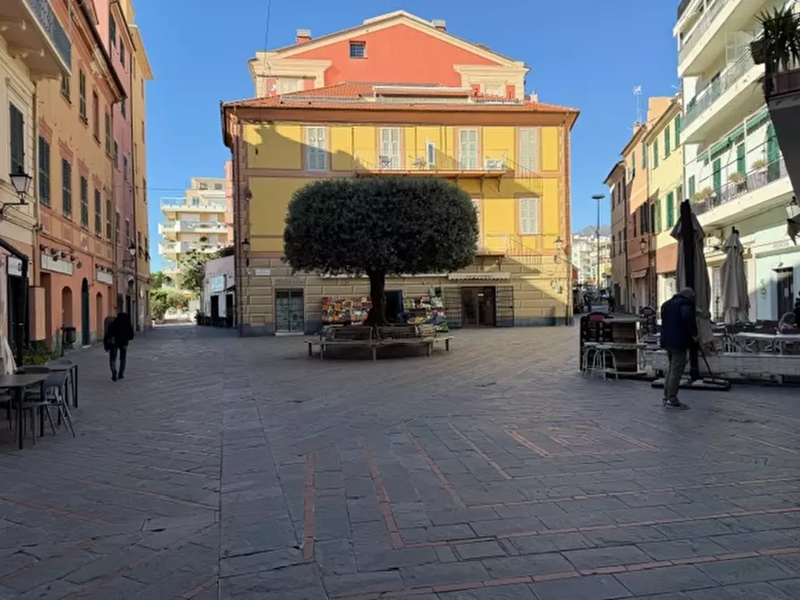 Immagine 1 di Locale commerciale in vendita  in VIA GHILINI 58 a Loano