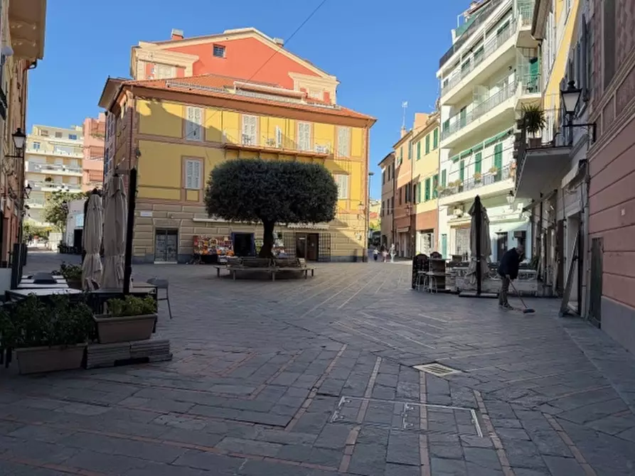 Immagine 11 di Locale commerciale in vendita  in VIA GHILINI 58 a Loano