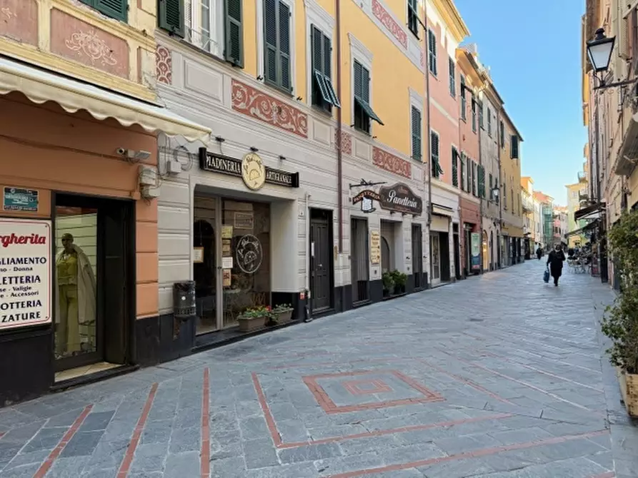 Immagine 5 di Locale commerciale in vendita  in VIA GHILINI 58 a Loano