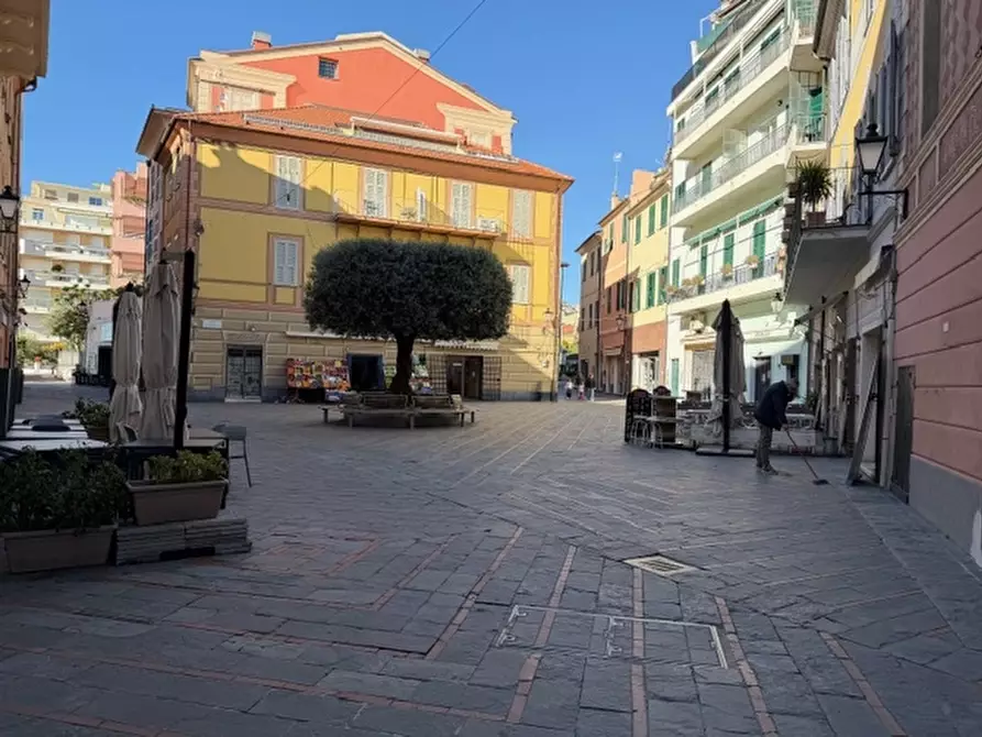 Immagine 10 di Locale commerciale in vendita  in VIA GHILINI 58 a Loano