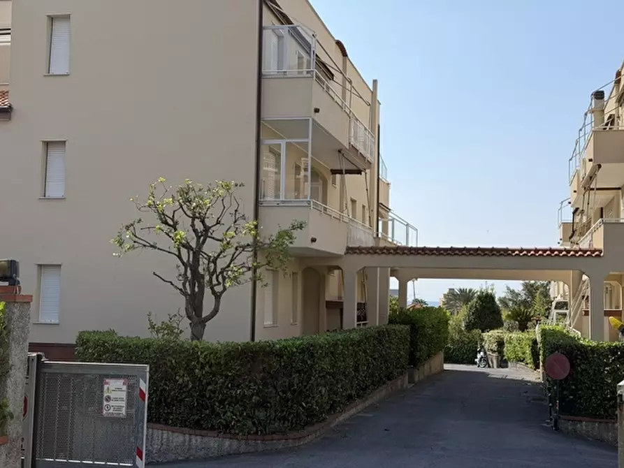 Immagine 17 di Appartamento in vendita  in VIA GAETANO ALBERTI 32 a Pietra Ligure