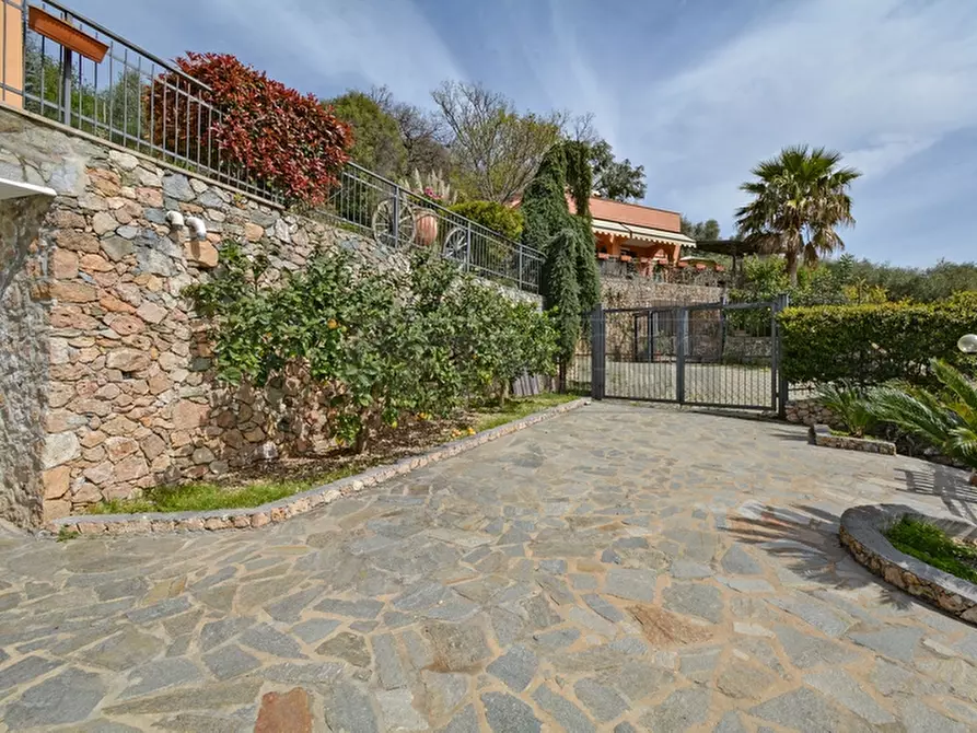 Immagine 19 di Villa in vendita  a Finale Ligure