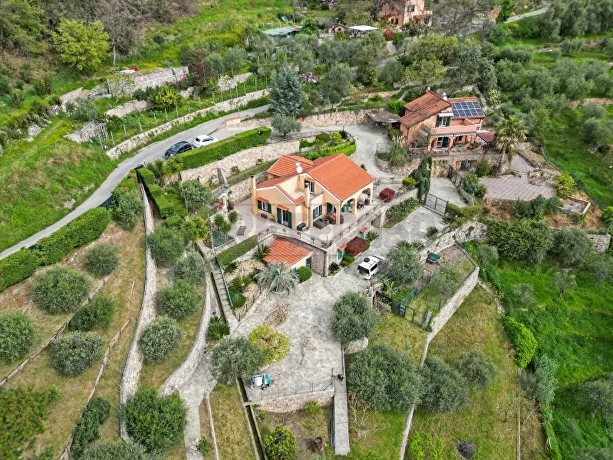 Immagine 3 di Villa in vendita  a Finale Ligure