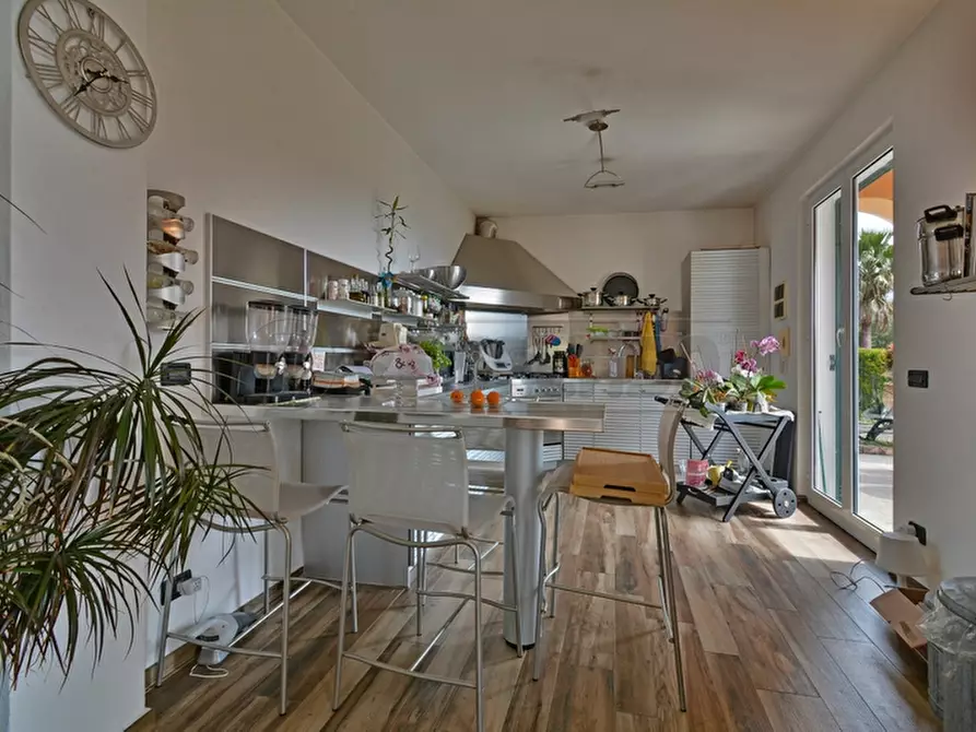 Immagine 4 di Villa in vendita  a Finale Ligure