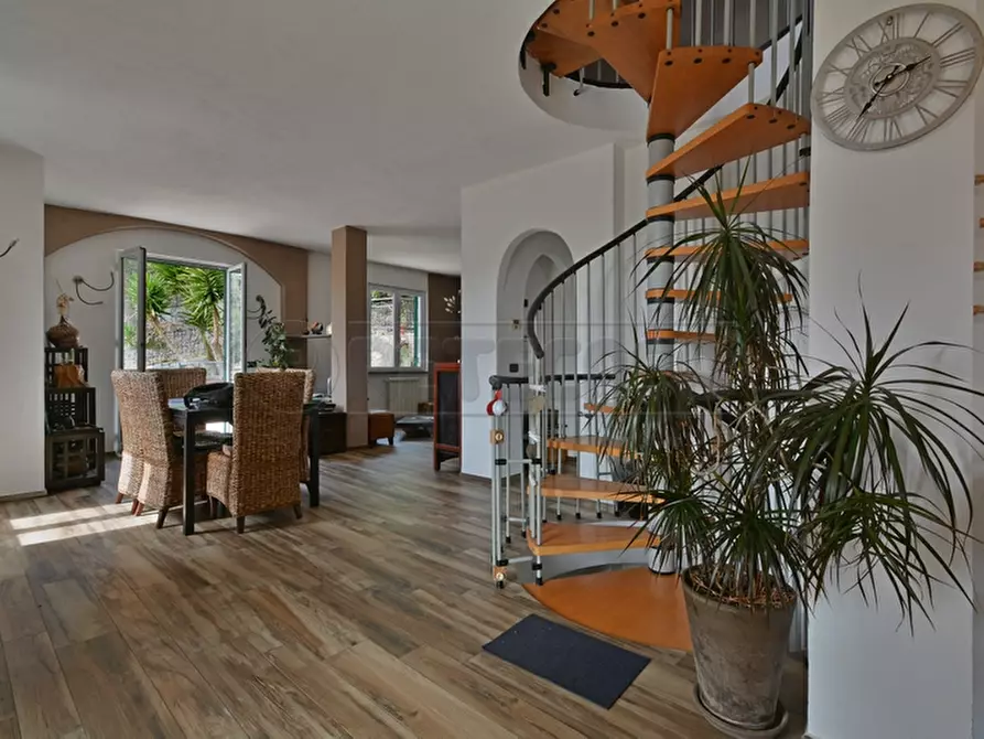 Immagine 5 di Villa in vendita  a Finale Ligure