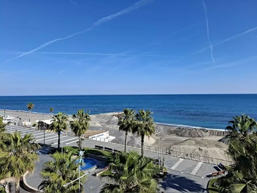 Immagine 12 di Appartamento in vendita  a Loano
