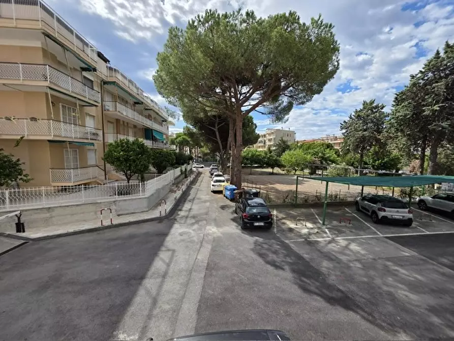 Immagine 12 di Appartamento in vendita  a Loano