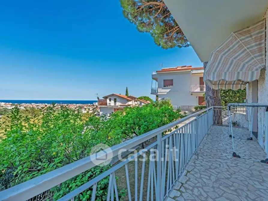 Immagine 17 di Villa in vendita  a Borghetto Santo Spirito