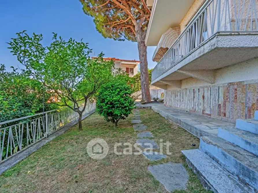 Immagine 10 di Villa in vendita  a Borghetto Santo Spirito