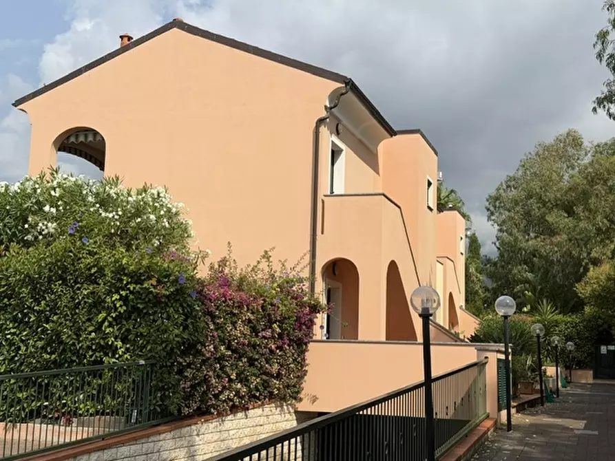 Immagine 3 di Appartamento in vendita  a Loano