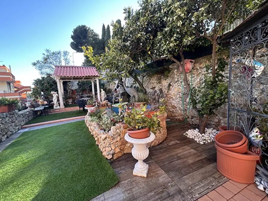 Immagine 13 di Appartamento in vendita  a Pietra Ligure