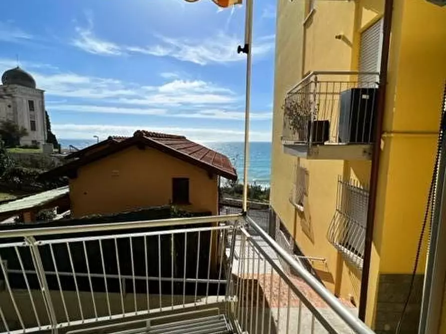 Immagine 3 di Appartamento in vendita  a Borgio Verezzi