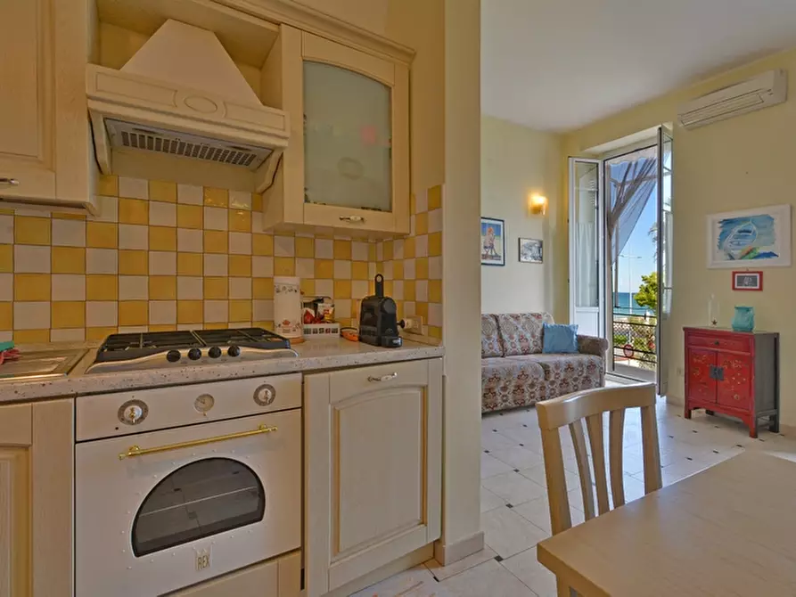 Immagine 11 di Monolocale in vendita  a Loano