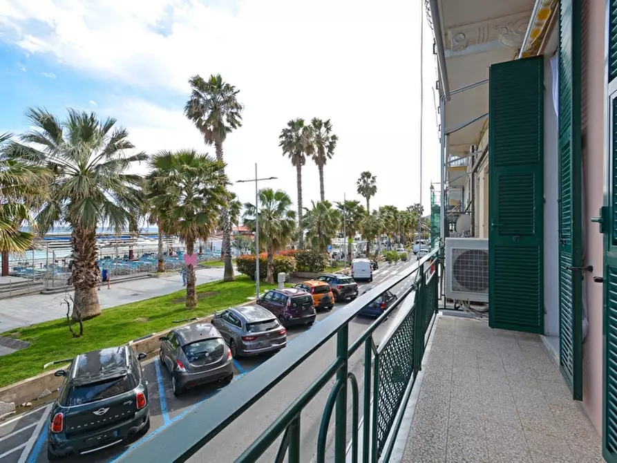 Immagine 4 di Monolocale in vendita  a Loano