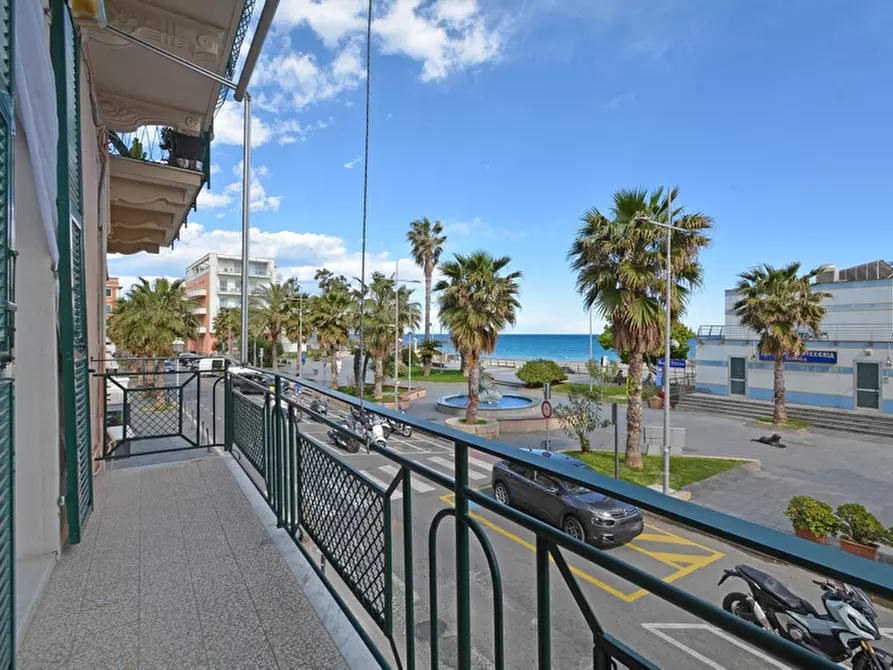 Immagine 5 di Monolocale in vendita  a Loano