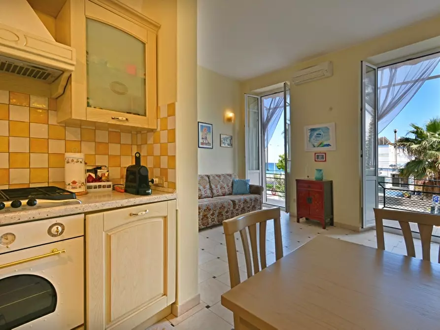 Immagine 10 di Monolocale in vendita  a Loano